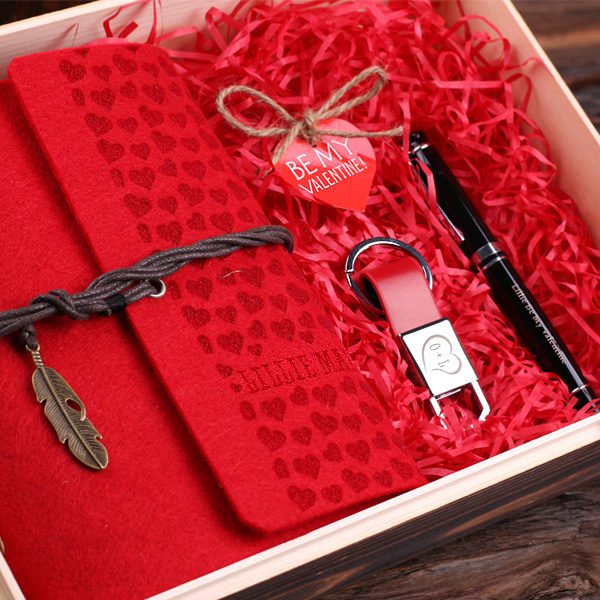 Women’s Personalized Valentine’s Day 4pc Gift Set Inside Wood Box T-025104