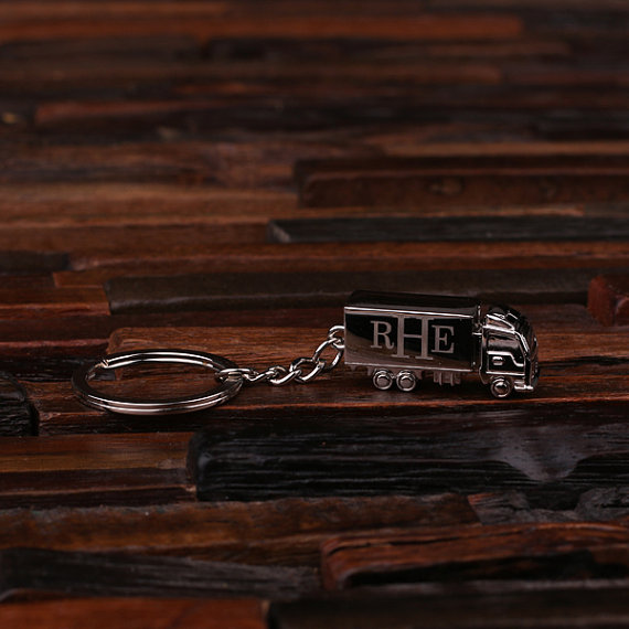 Personalized Polished Stainless Steel Trucker Key Chain Close Up T-025045