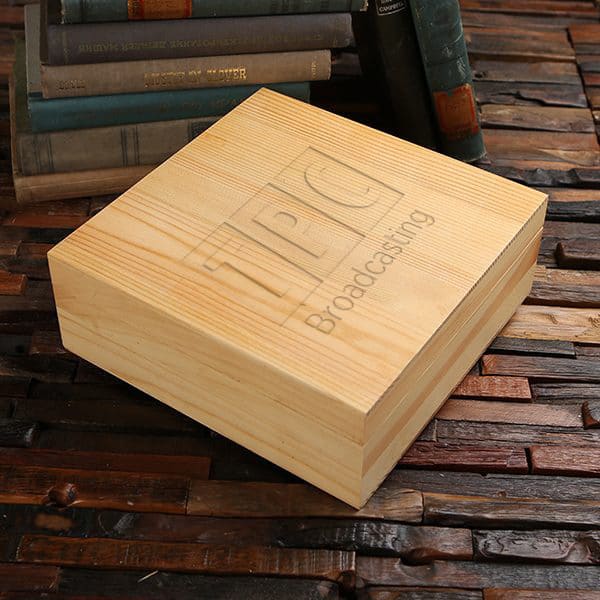 Customized personalized black, brown, white pine wood boxes. Customized personalized black, brown, white pine wood boxes.